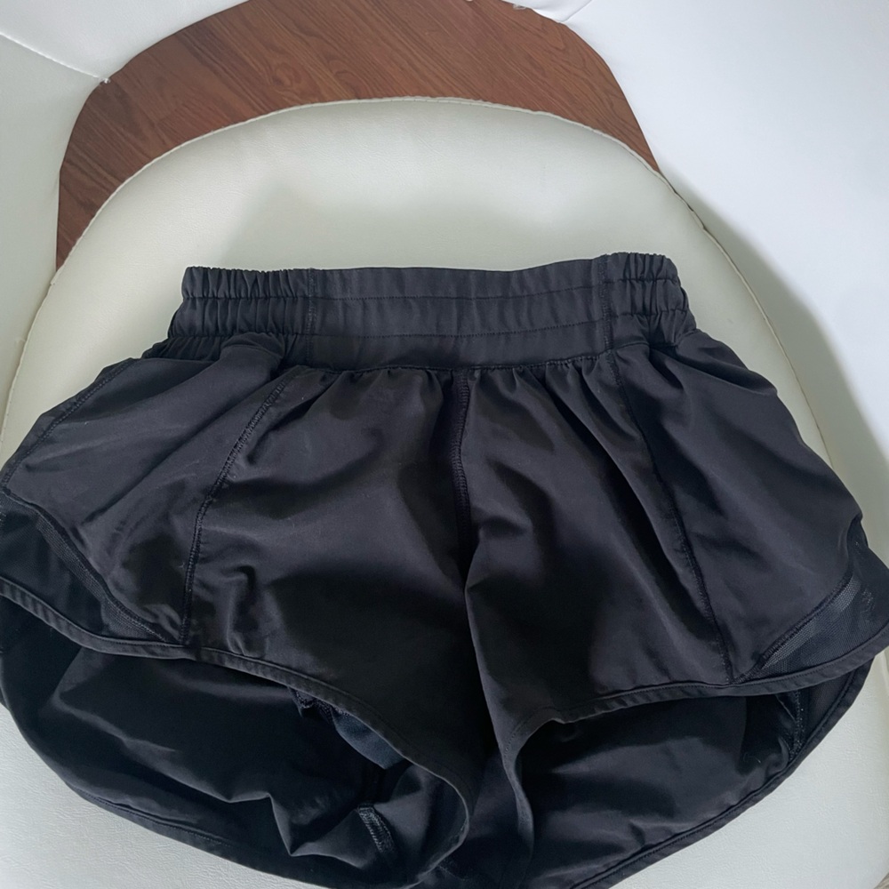 Lululemon low rise hottie hot 2.5 inch